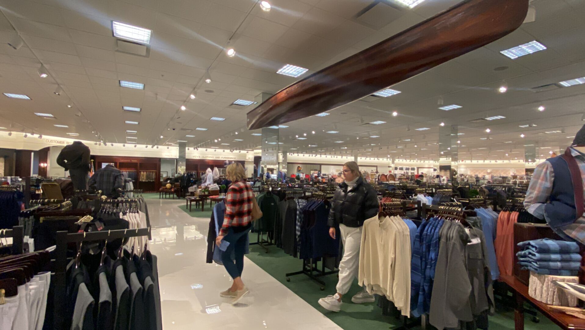 Von Maur opens